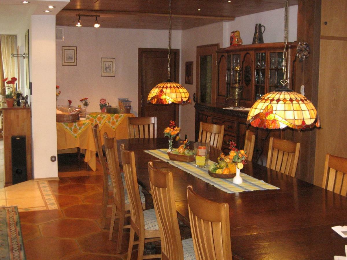 Pension Haus Ursula โคเบลนซ์ ภายนอก รูปภาพ