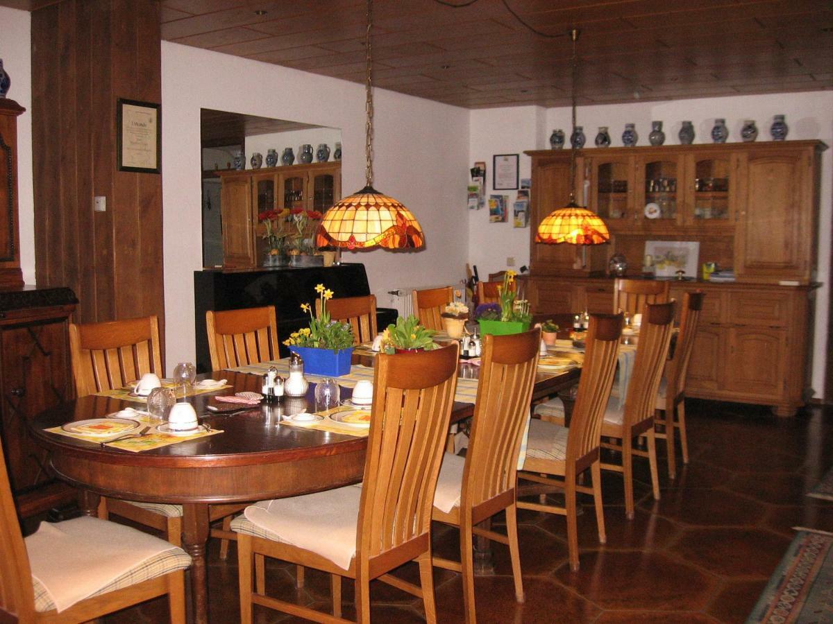 Pension Haus Ursula โคเบลนซ์ ภายนอก รูปภาพ