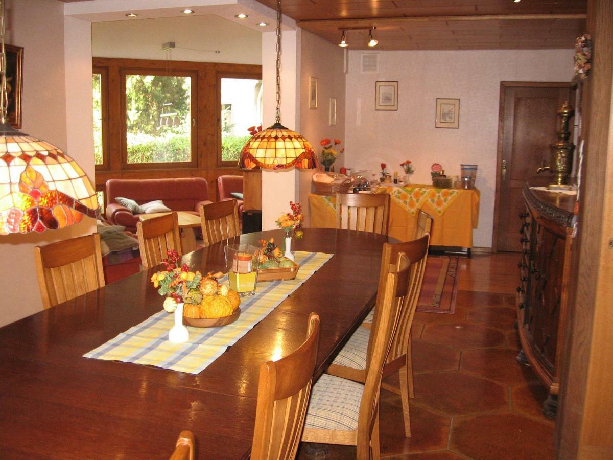 Pension Haus Ursula โคเบลนซ์ ภายนอก รูปภาพ
