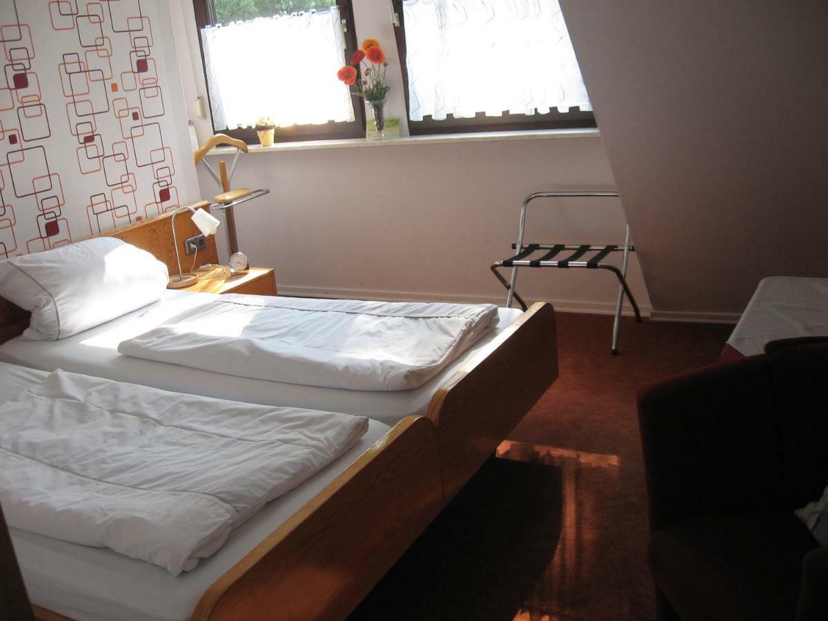 Pension Haus Ursula โคเบลนซ์ ภายนอก รูปภาพ